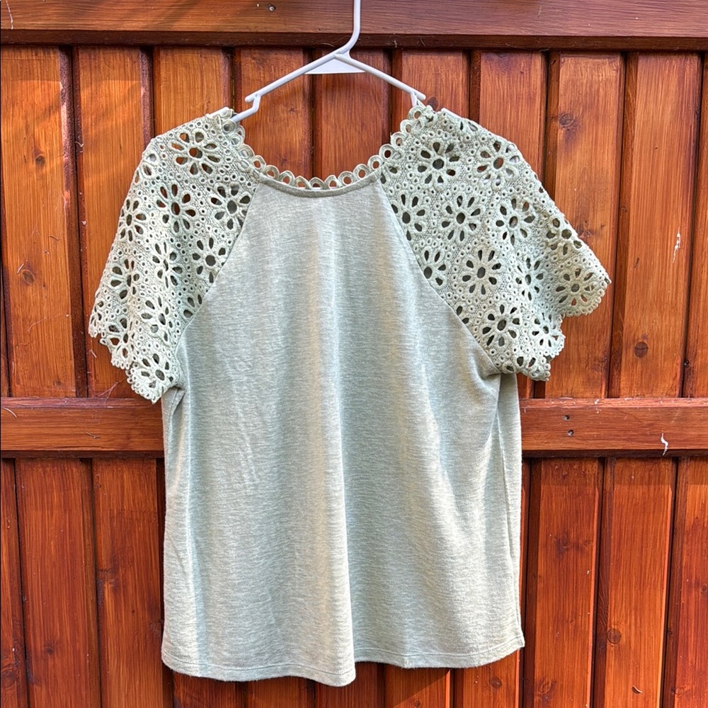 Chic Lace Sleeve Tee - Light Green